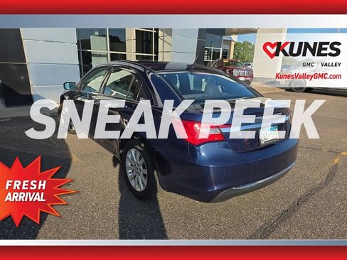 Used 2013 Chrysler 200 Touring FWD image 8