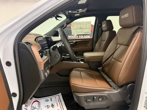 New 2026 Chevrolet Suburban High Country image 12