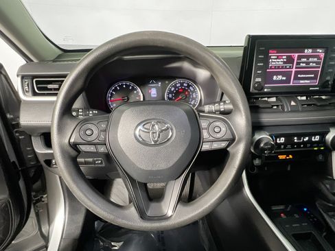 Used 2020 Toyota RAV4 XLE w/ Convenience Package FWD image 18