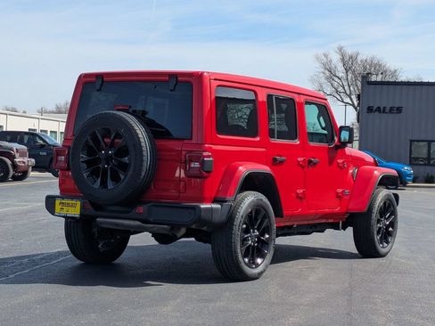 Used 2025 Jeep Wrangler Unlimited Sahara w/ Safety Group AWD/4WD image 14