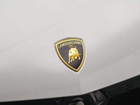 Used 2025 Lamborghini Urus SE image 28