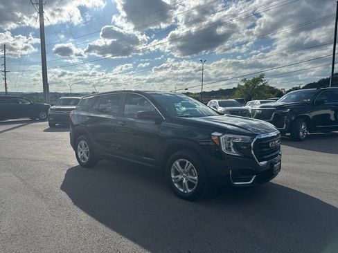 Used 2024 GMC Terrain SLE AWD/4WD image 1