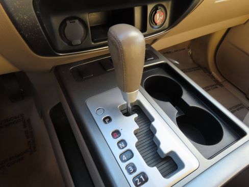 Used 2014 Nissan Armada SV image 21