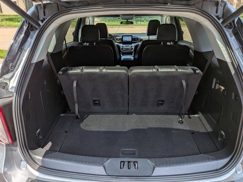 Used 2024 Ford Explorer XLT w/ Equipment Group 202A RWD image 14