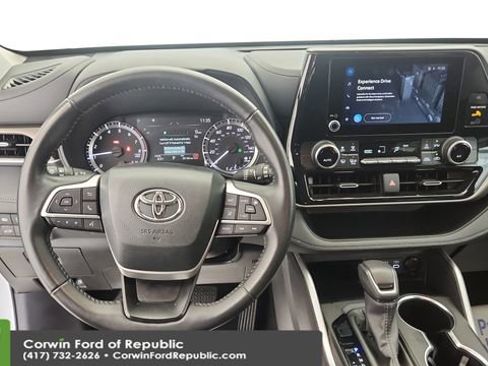 Used 2024 Toyota Highlander LE image 14