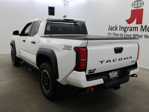 Used 2025 Toyota Tacoma TRD Off-Road AWD/4WD image 3