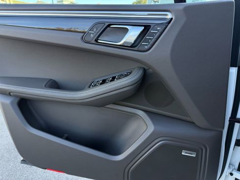 Used 2026 Porsche Macan image 26