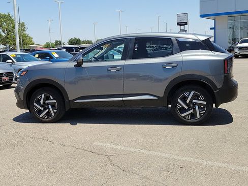 Used 2025 Nissan Kicks SV FWD image 7