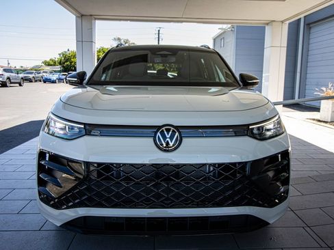 New 2026 Volkswagen Tiguan SE R-Line FWD image 9
