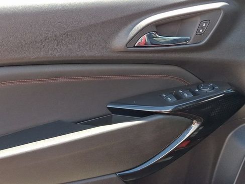 Used 2024 Chevrolet Trax RS w/ Sunroof Package FWD image 22