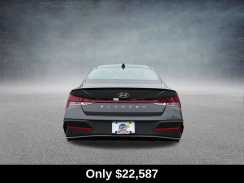 Used 2026 Hyundai Elantra Sport FWD image 4
