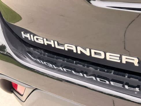 Used 2023 Toyota Highlander XLE FWD image 8