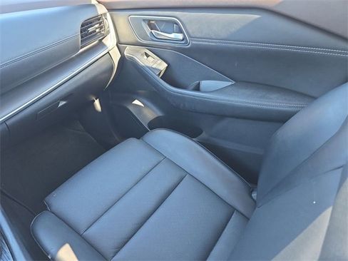 Used 2021 Nissan Rogue SV w/ Premium Package image 15