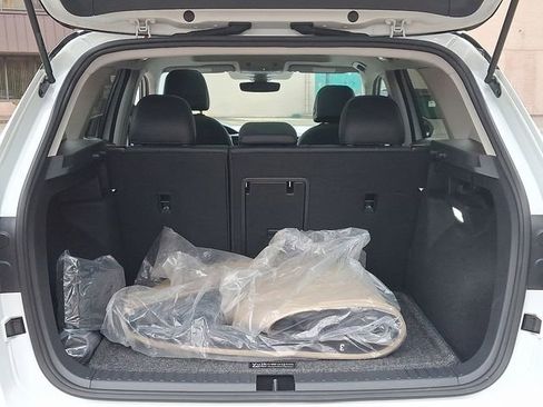 Certified 2025 Volkswagen Taos SE image 30