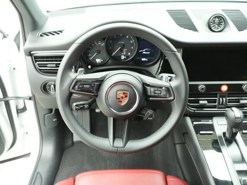 Certified 2025 Porsche Macan AWD/4WD image 26