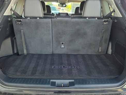 Used 2022 Toyota Highlander XLE image 7