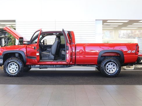 Used 2006 Chevrolet Silverado 2500 LT w/ Heavy-Duty Power Package image 10
