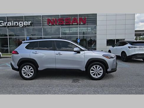 Used 2022 Toyota Corolla Cross LE w/ Moonroof Package FWD image 37