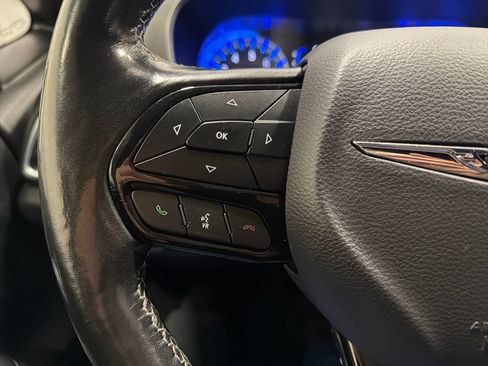 Used 2019 Chrysler Pacifica Touring Plus w/ S Appearance Package FWD image 12