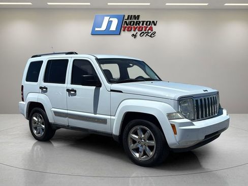 Used 2011 Jeep Liberty Limited w/ Tire & Wheel Group AWD/4WD image 3