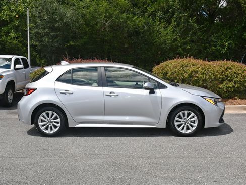 Used 2025 Toyota Corolla SE FWD image 2