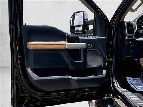 Used 2022 Ford F250 Lariat w/ Lariat Ultimate Package AWD/4WD image 17