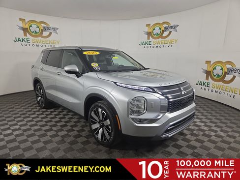New 2025 Mitsubishi Outlander SE image 1