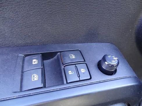 Used 2022 Toyota Tacoma SR image 9