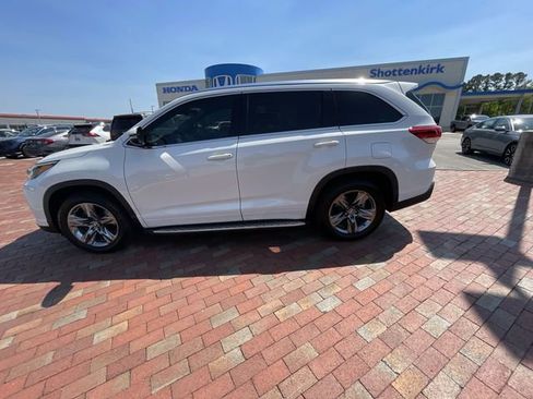 Used 2018 Toyota Highlander Limited Platinum image 28