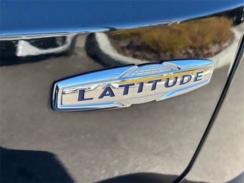 Used 2022 Jeep Renegade Latitude image 12