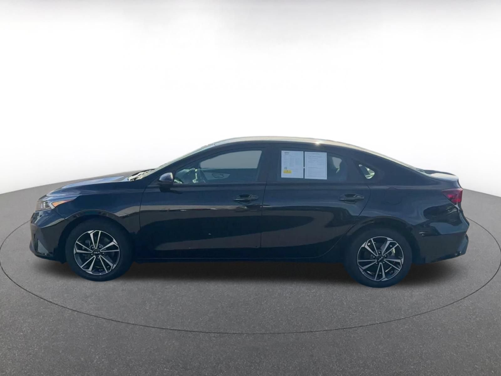 Used 2024 Kia Forte LXS FWD image 8