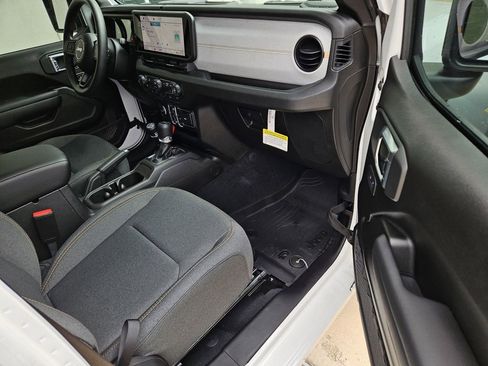 New 2026 Jeep Gladiator Sport image 7