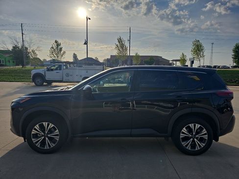 Used 2022 Nissan Rogue SV AWD/4WD image 2