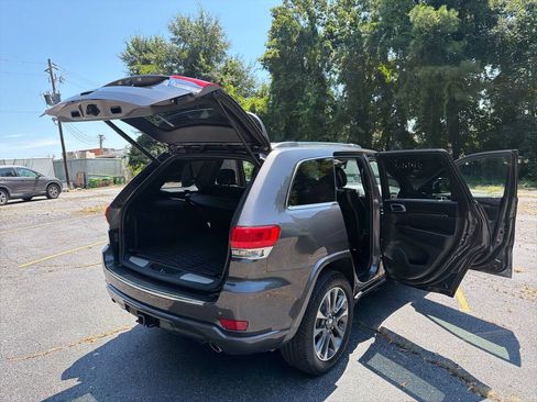Used 2018 Jeep Grand Cherokee Overland AWD/4WD image 28