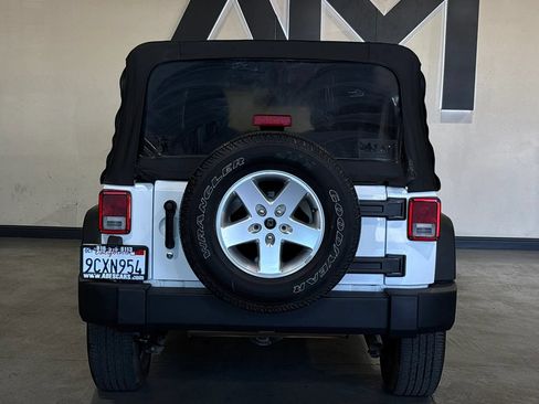 Used 2015 Jeep Wrangler Unlimited Sport w/ Quick Order Package 24S AWD/4WD image 5