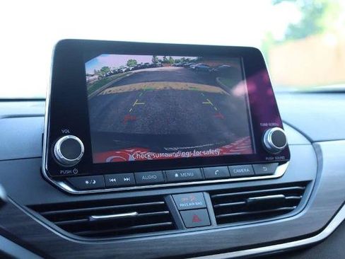 Certified 2025 Nissan Altima 2.5 SV FWD image 12