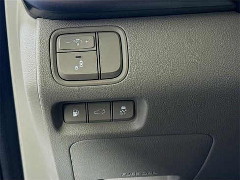 Used 2018 Kia Optima LX w/ 17" Alloy Wheels Package image 10