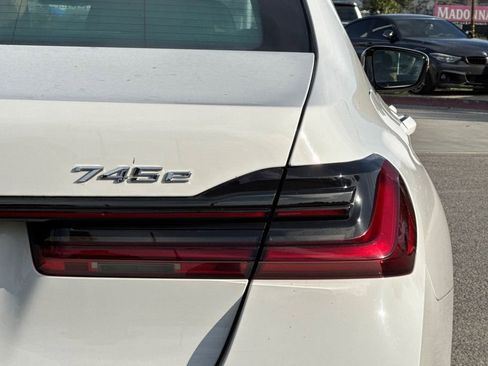 Used 2022 BMW 745e xDrive w/ M Sport Package image 33
