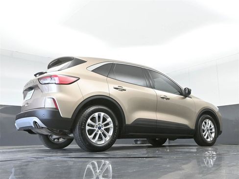 Used 2021 Ford Escape SE w/ Cold Weather Package FWD image 33