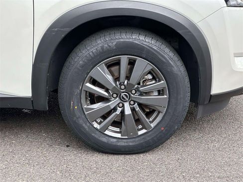 Certified 2024 Nissan Pathfinder SV image 7