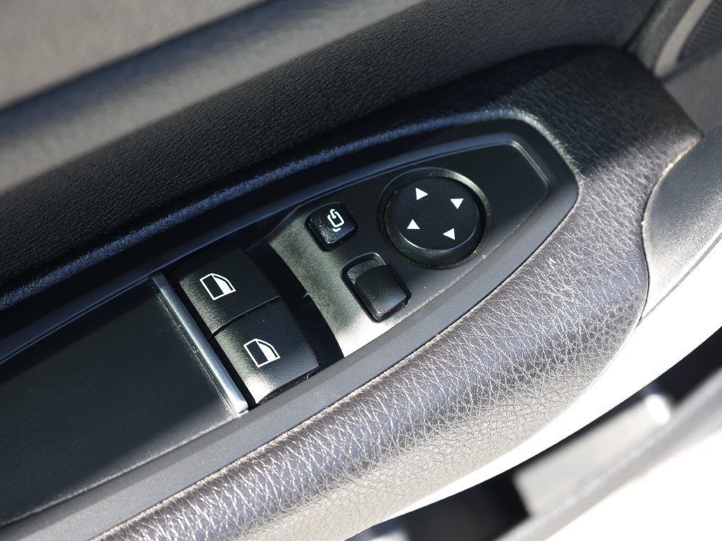 Used 2019 BMW 230i Coupe w/ M Sport Package RWD image 11