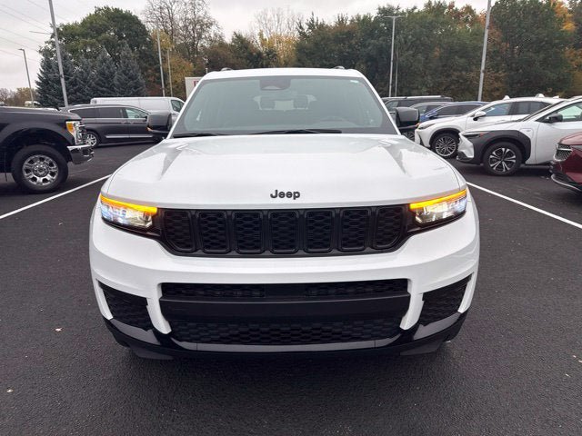 Used 2023 Jeep Grand Cherokee L Laredo AWD/4WD image 4