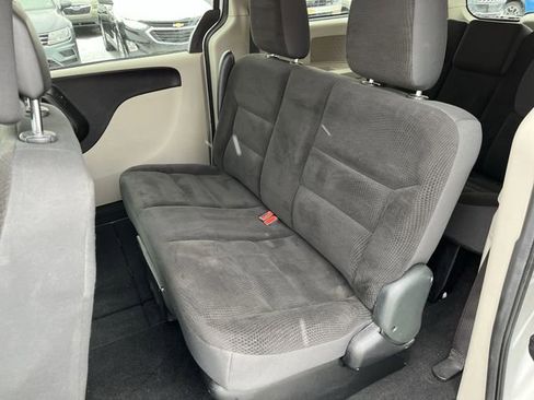 Used 2019 Dodge Grand Caravan SE w/ UConnect Hands-Free Group image 25