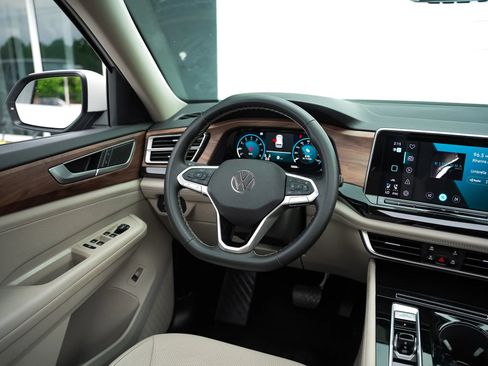 Used 2026 Volkswagen Atlas SE FWD image 25
