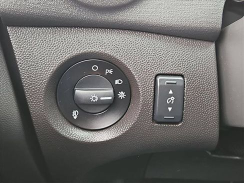 Used 2014 Ford Fiesta Titanium image 16