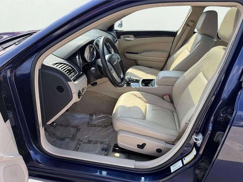 Used 2014 Chrysler 300 AWD w/ Driver Convenience Group image 10