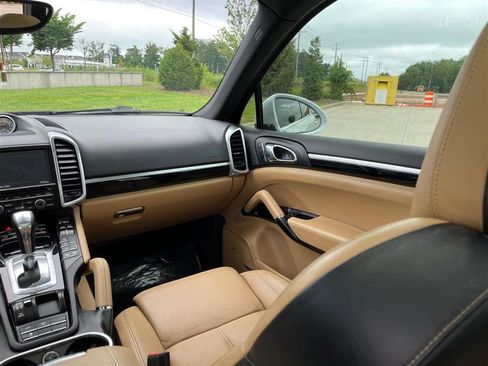 Used 2015 Porsche Cayenne S image 74