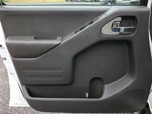 Used 2018 Nissan Frontier PRO-4X image 12