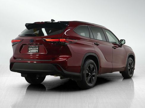 Used 2024 Toyota Highlander XLE image 5