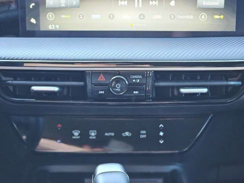 Used 2025 Nissan Kicks SR image 23